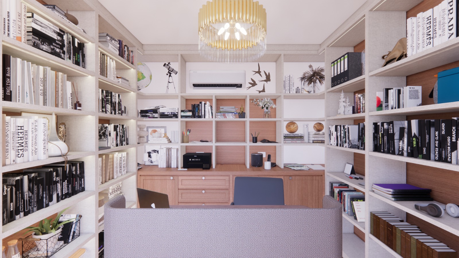 Biblioteca residencial com estantes do piso ao teto, bancada de madeira e luminária dourada